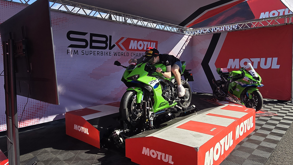 Beleef de Kawasaki Ninja ZX-4RR in de racesimulator - RIDERS FESTIVAL